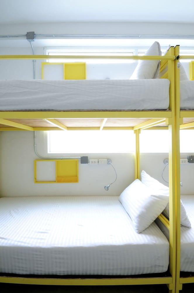 Jellybean Ezy Hostel Sathorn Бангкок Экстерьер фото