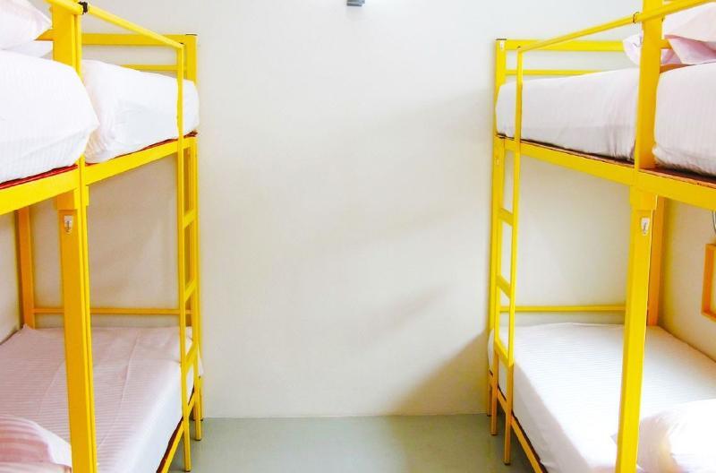 Jellybean Ezy Hostel Sathorn Бангкок Экстерьер фото